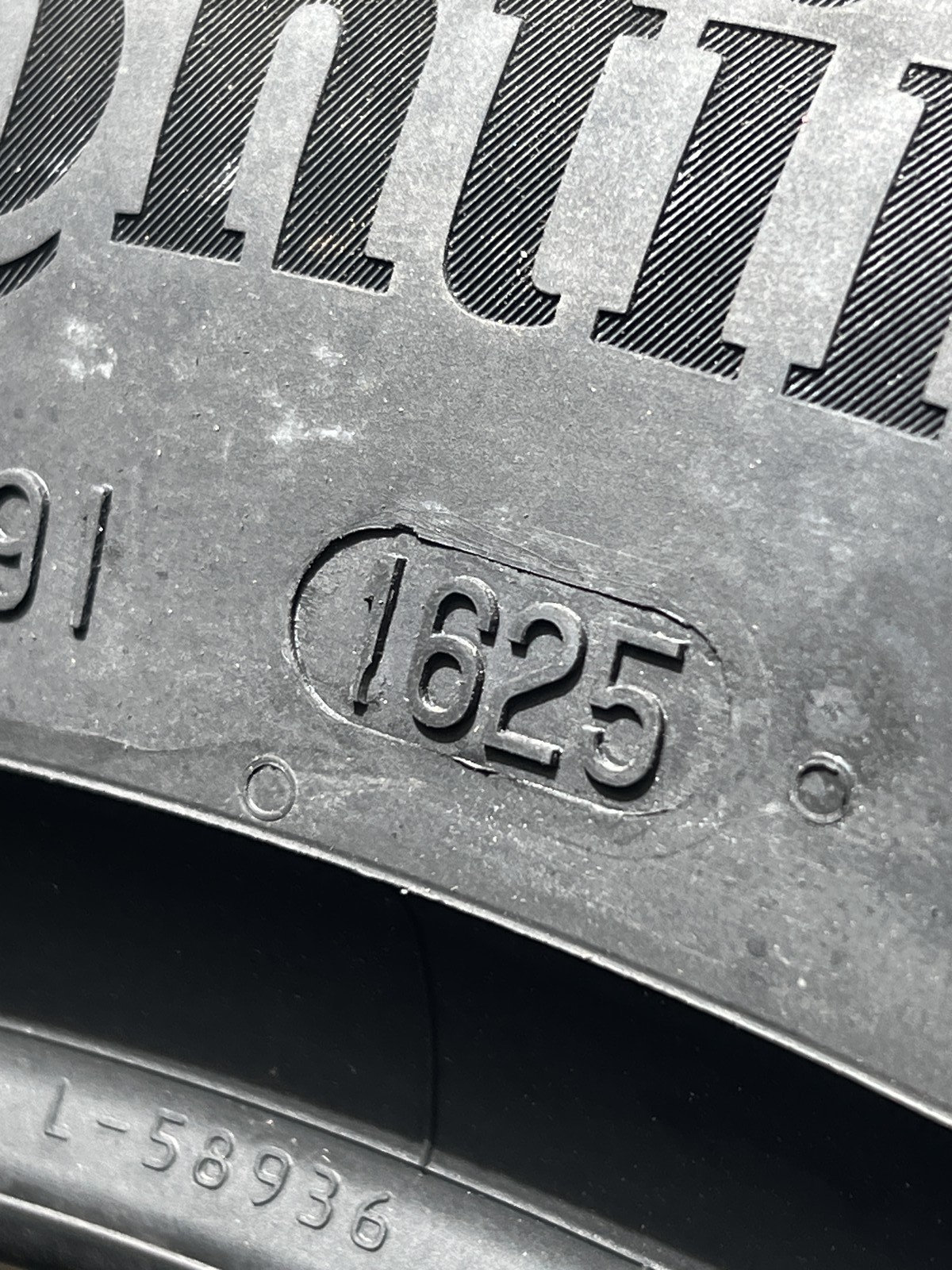 Set Of 4 New Continental ProContact TX 235/45R19 95H DOT.1625