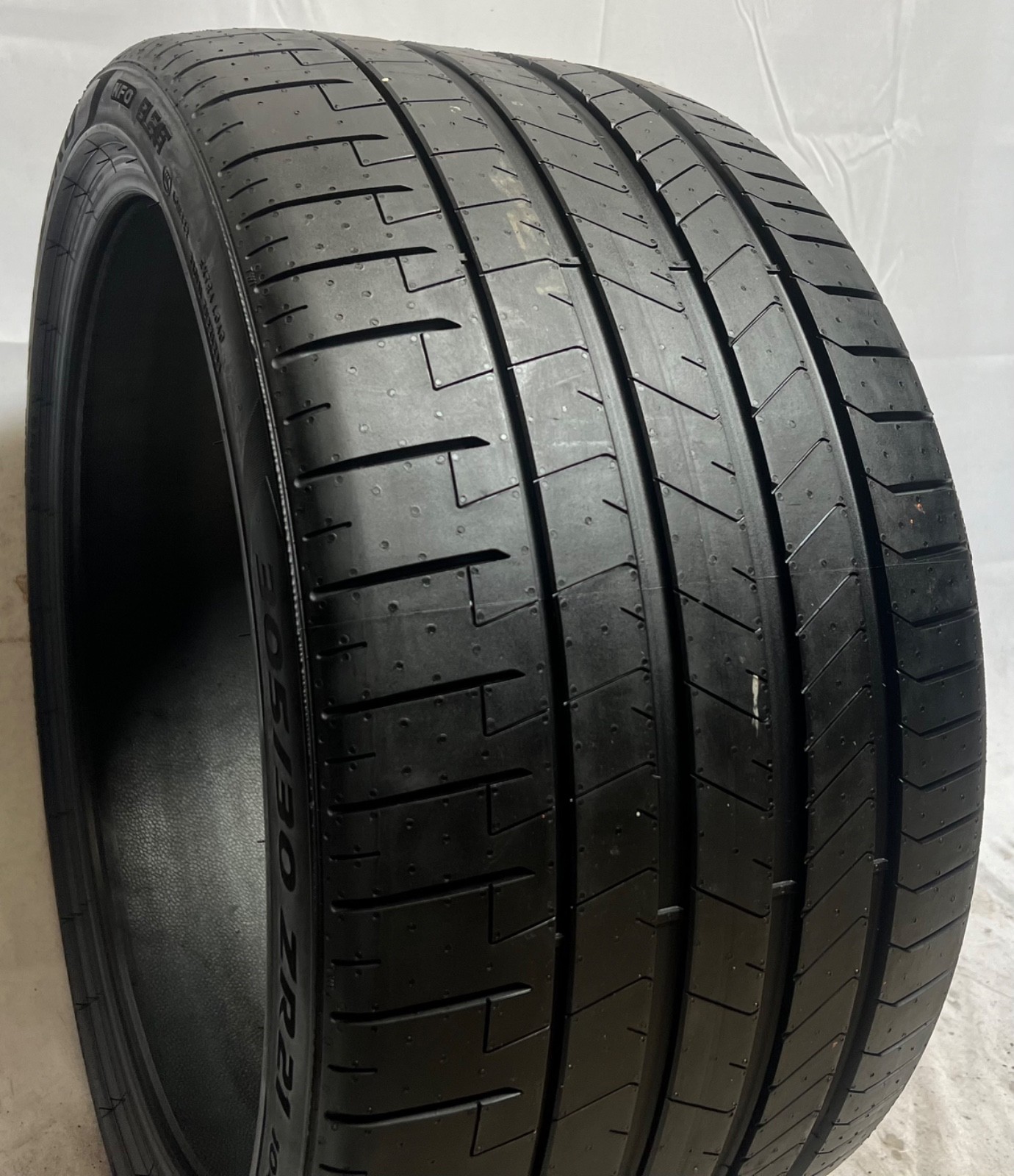 1 – TAKEOFF 305/30ZR21 XL (104Y) Pirelli P Zero PZ4 (NF0 ELECT) – 6160 NO REPAIR
