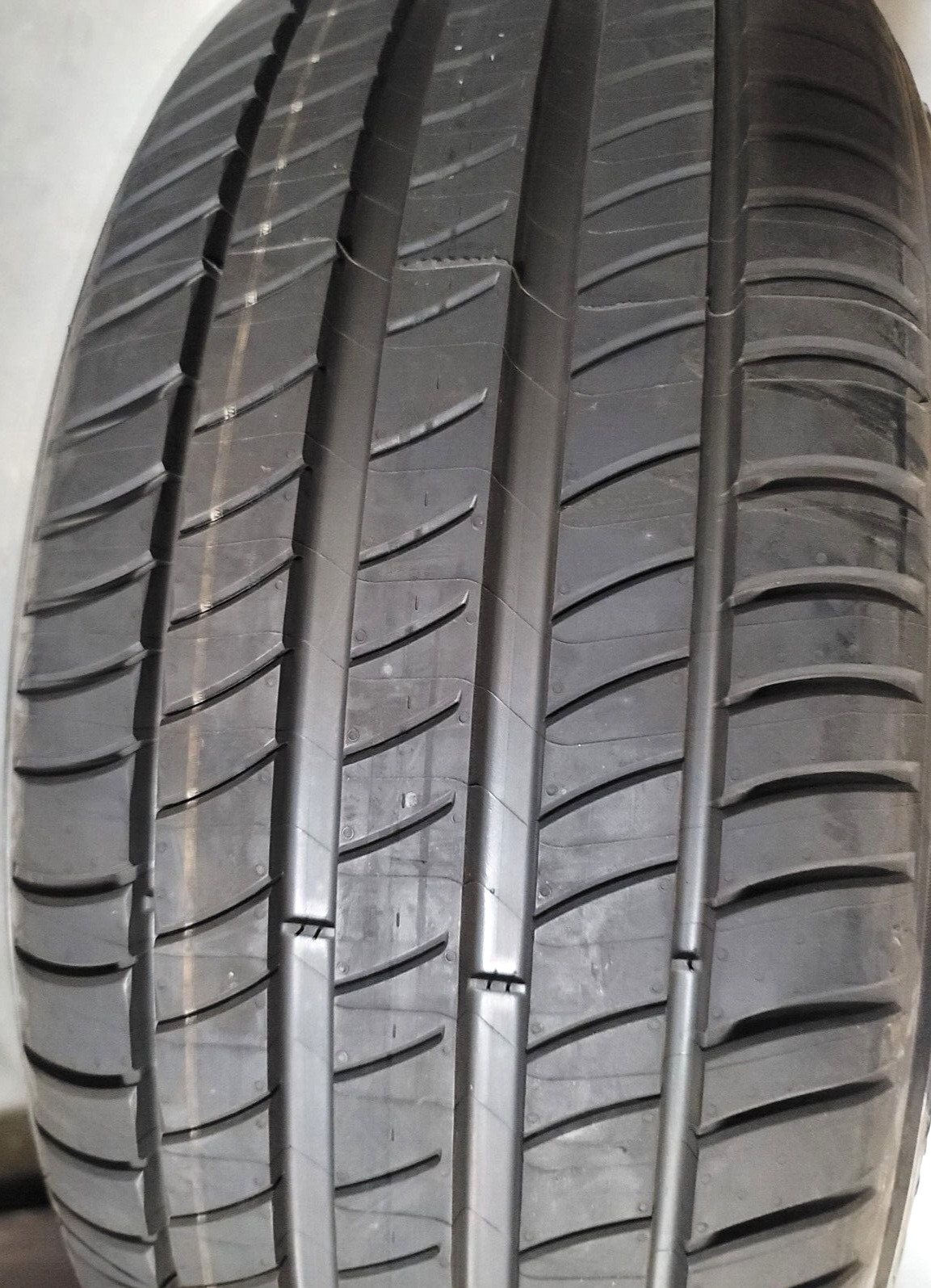 MICHELIN Primacy 3 225/55R17 97Y ZP High Performance Radial Tire DOT Date 3217