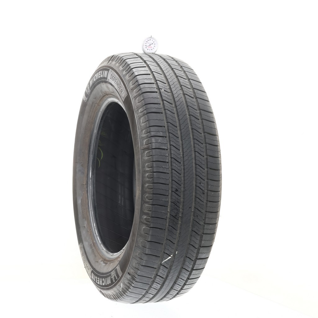 Set of (4) Used 235/65R18 Michelin Defender 2 106H – 8-9/32