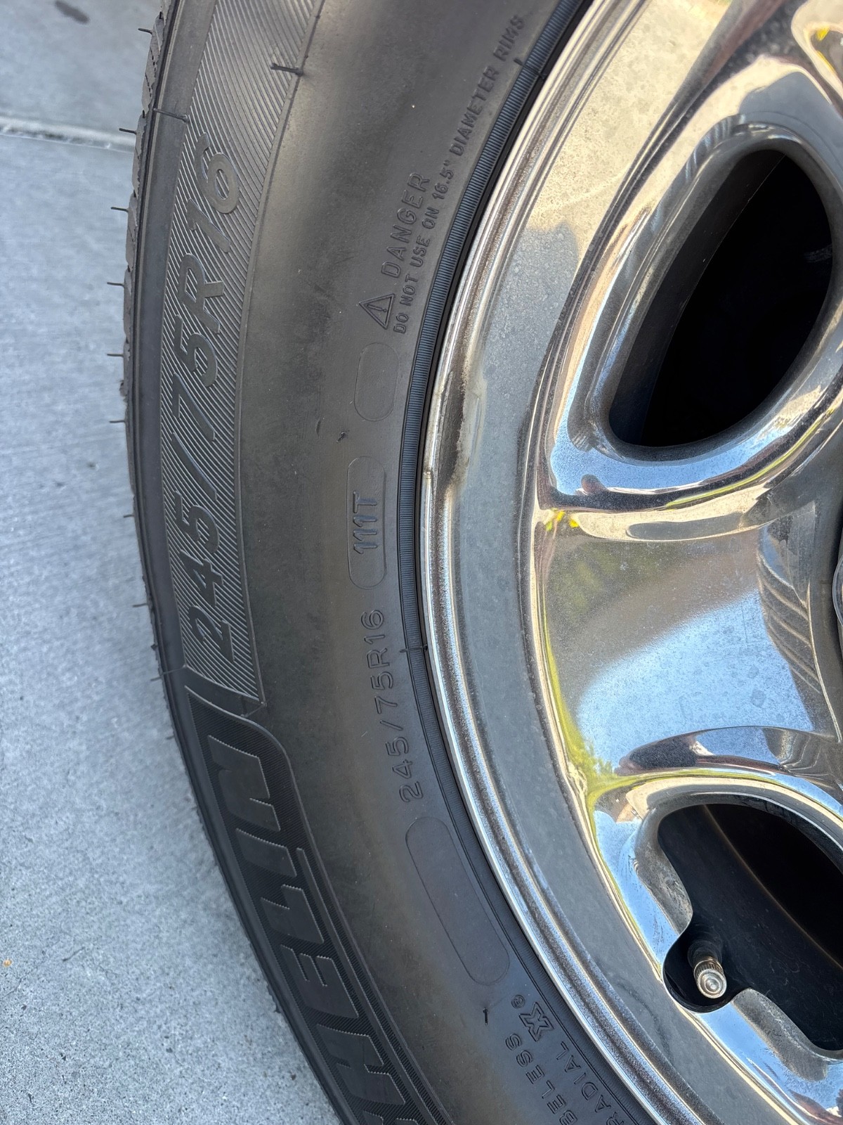 1 Michelin Defender LTX M/S 245/75/16 111T Highway All-Season Tire