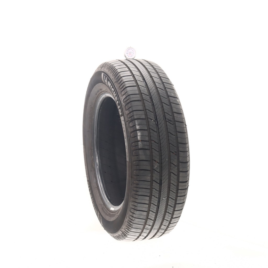 Set of (4) Used 235/65R18 Michelin Defender 2 106H – 9-10/32