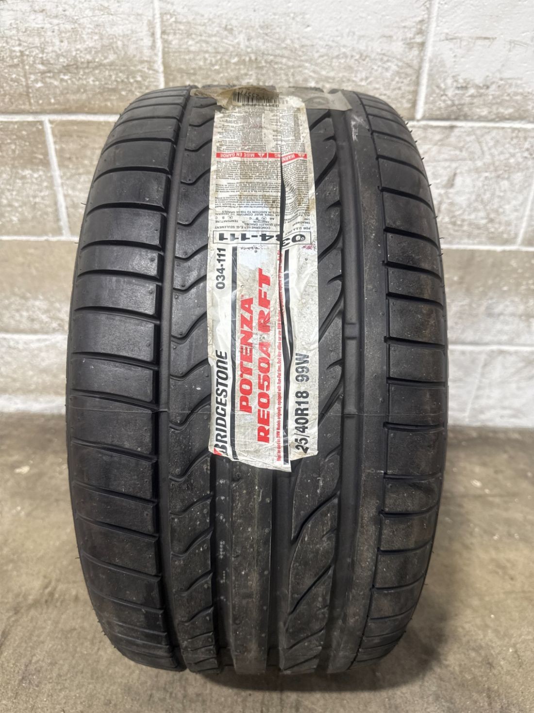 1x P275/40R18 Bridgestone Potenza RE050A RFT 10/32 99 W New Tire 2754018