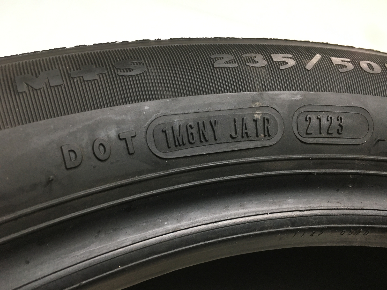 [1] Goodyear Eagle Touring P235/50R21 235 50 21 Tire Full Tread/32