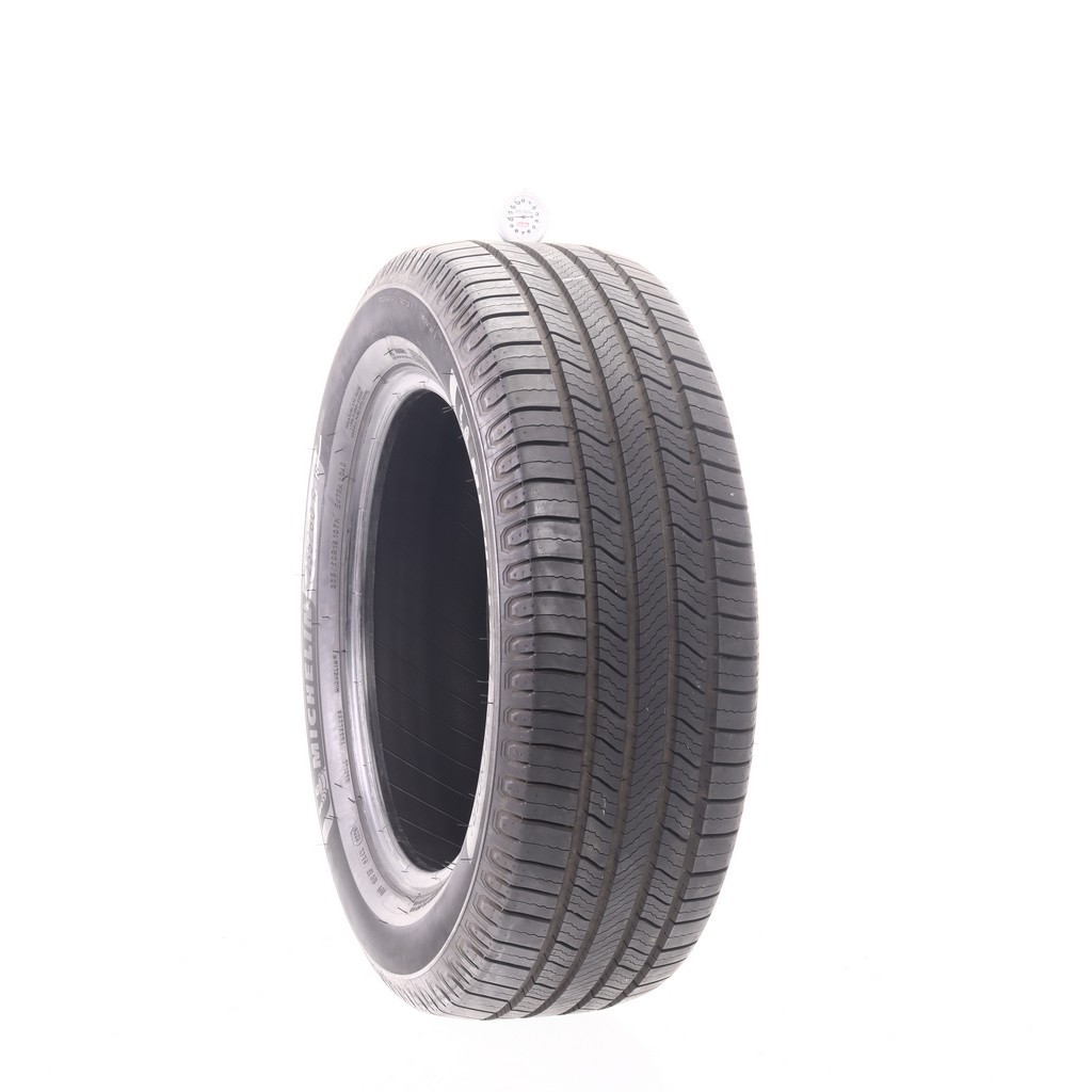 Set of (4) Used 235/60R18 Michelin Defender 2 107H – 9-10/32