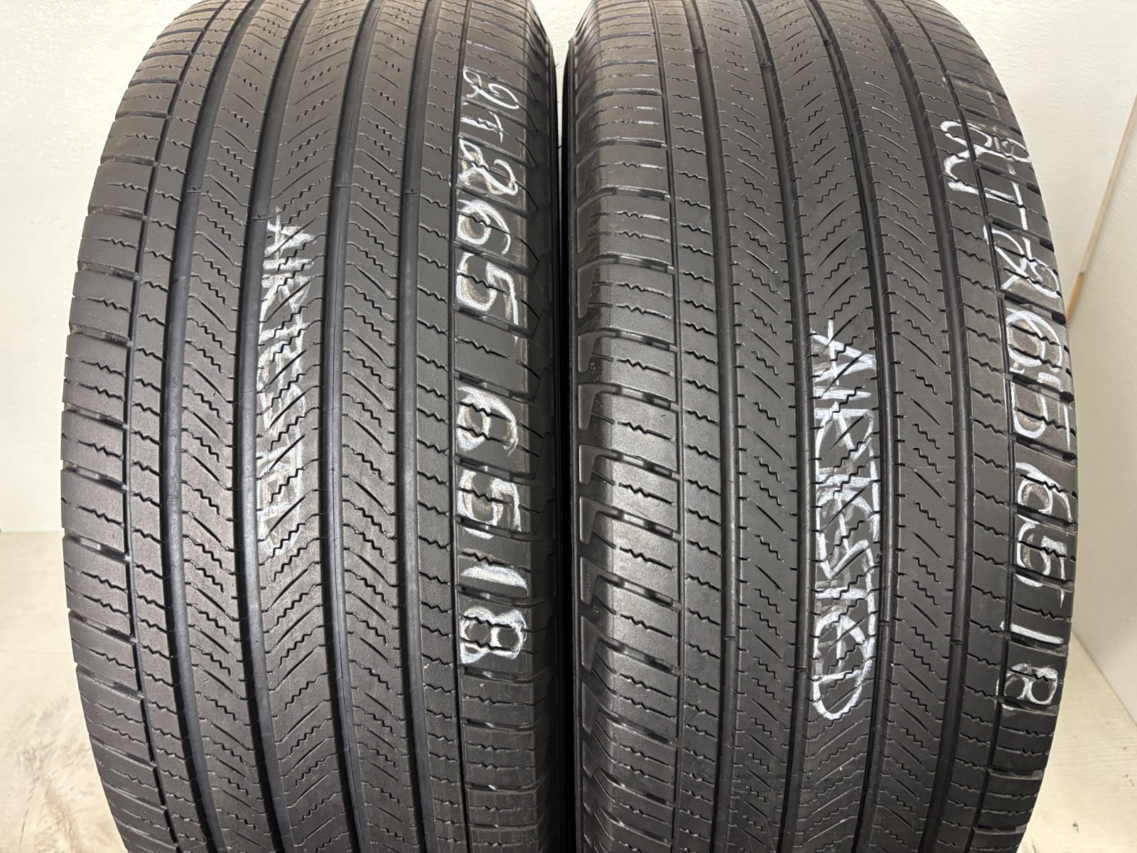 NO SHIPPING ONLY LOCAL PICK UP 2 tires 265 65 18 Michelin Primacy LTX