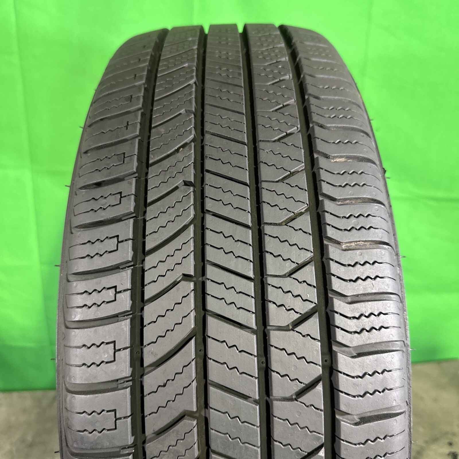 Single,Used-215/55R17 Road Hugger GTP- AS /02 94V 9/32 DOT 1924