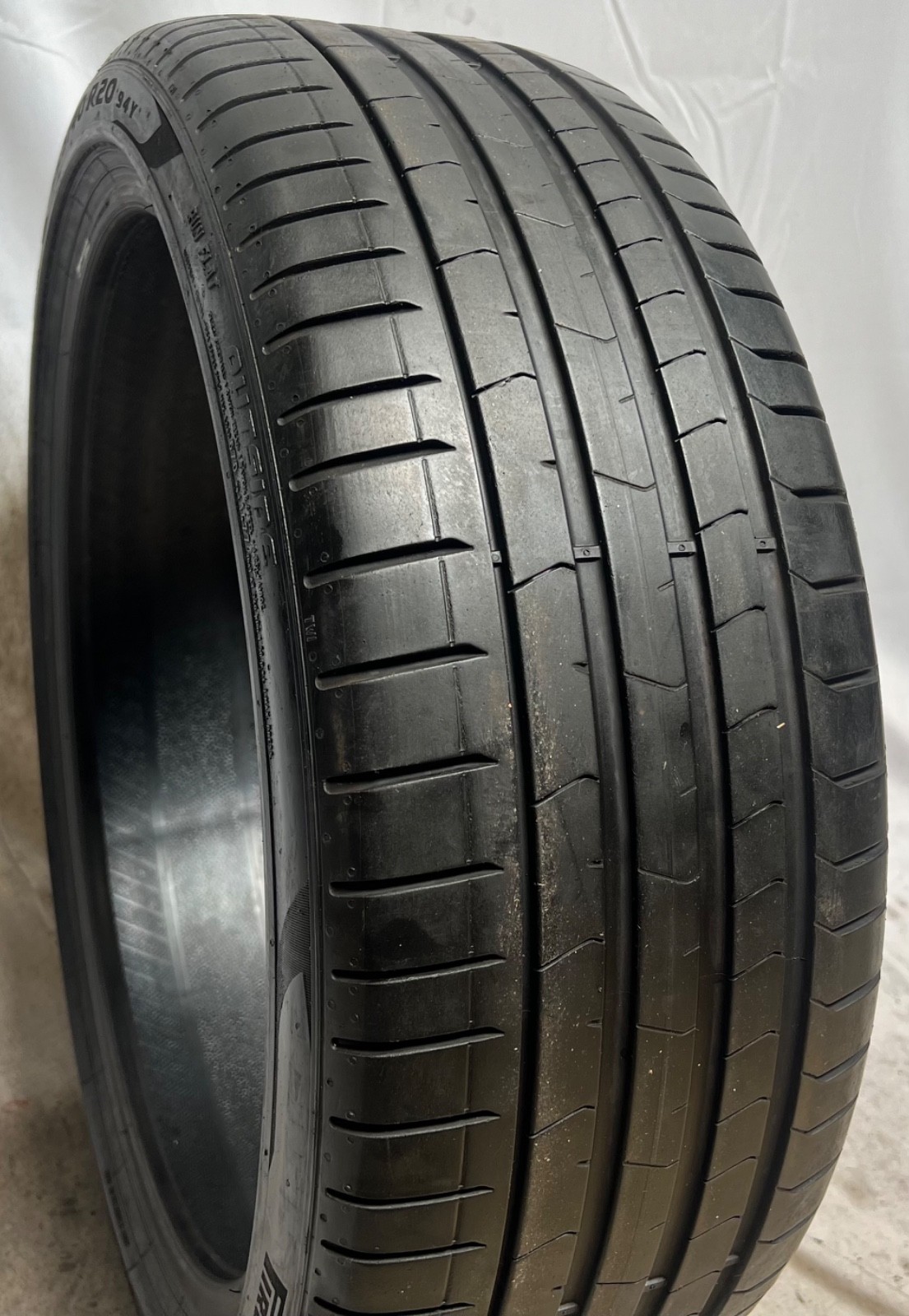 1 – NO REPAIRS 225/40R20 XL (94Y) Pirelli P Zero PZ4 RSC (*) BMW OEM – 7058