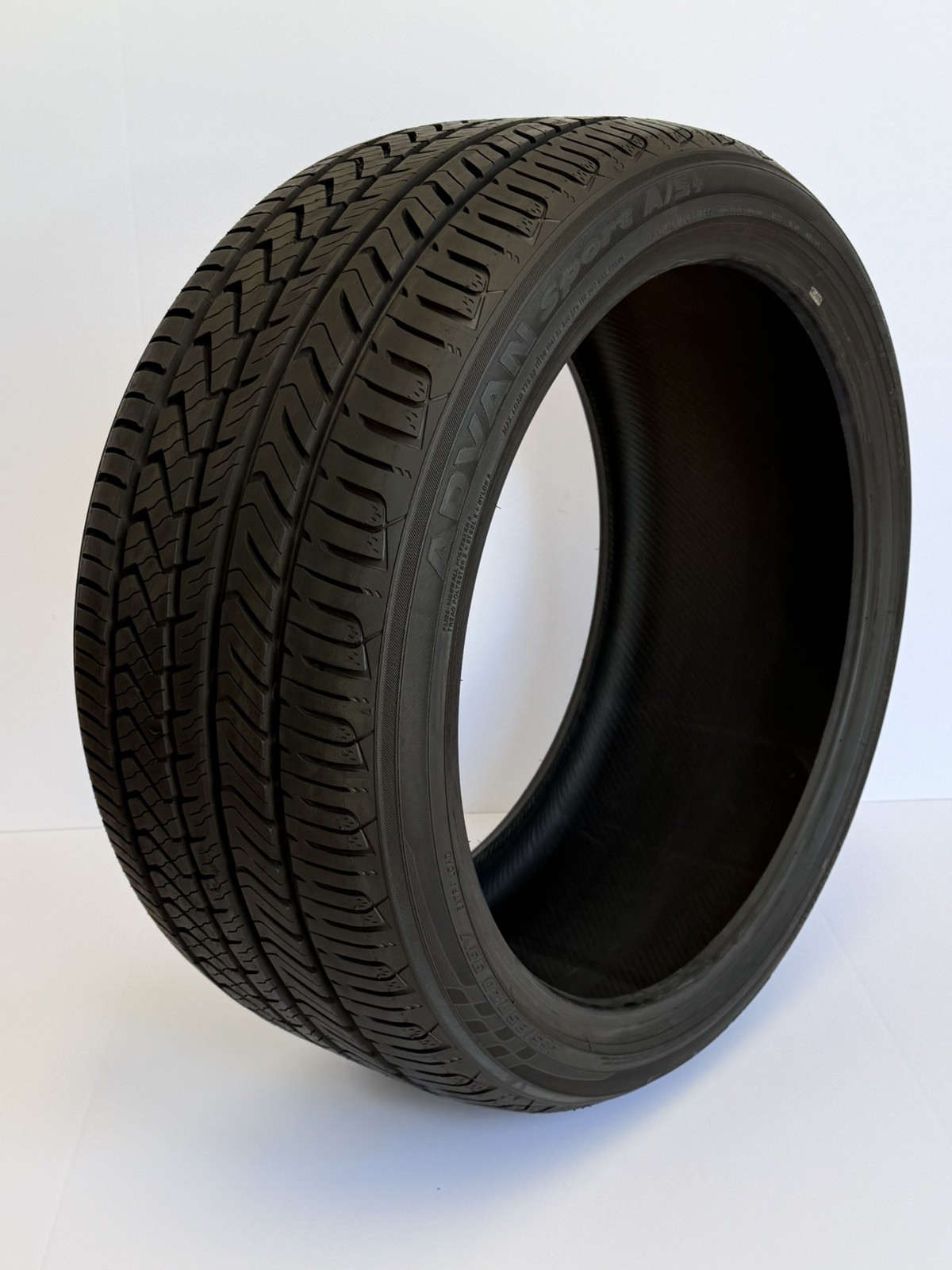 265/35R20 99Y Yokohama Advan Sport A/S+ 10.5/32 DOT 1723 2653520