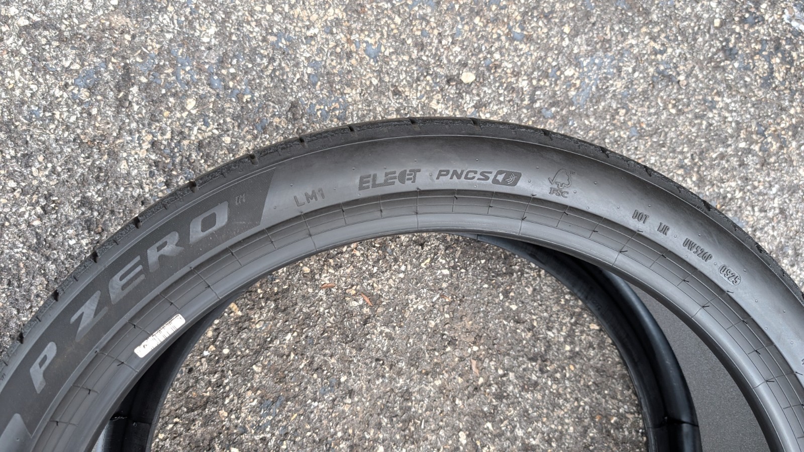 2 Pirelli P Zero PZ5 HL285/35R23 110Y Tires LM1 285/35/23 Lucid Gravity