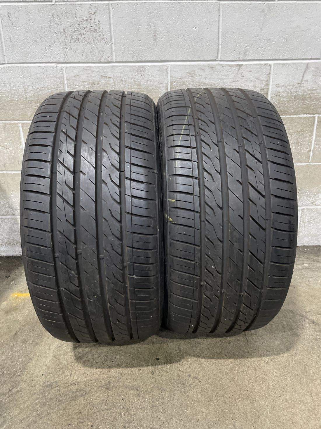 2x P285/35R21 American Road Star Sport A/S 9/32 108 Y Used Tires 2853521