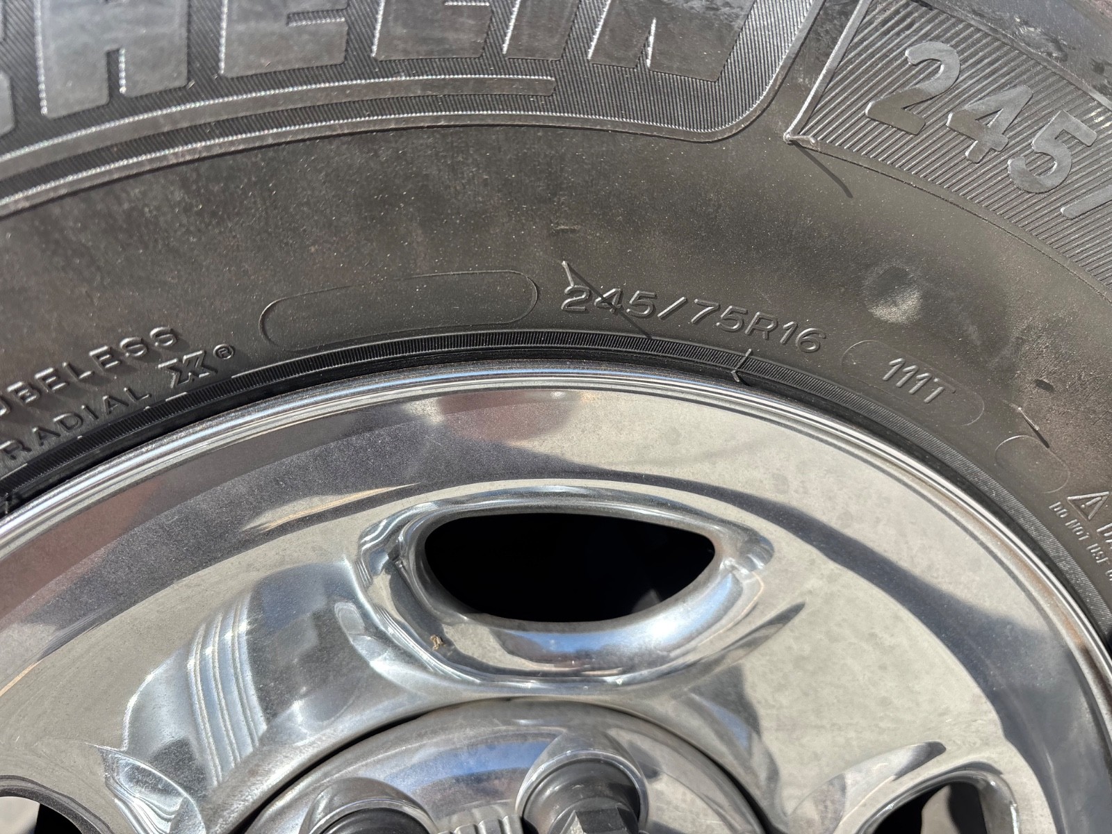 1 Michelin Defender LTX M/S 245/75/16 111T Highway All-Season Tire