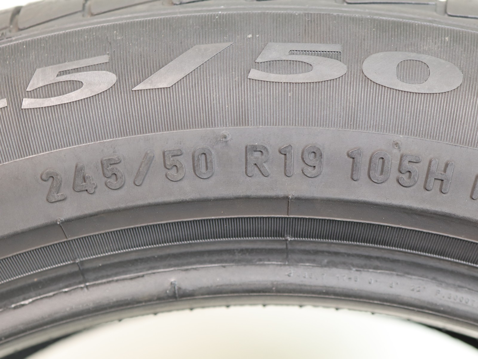 245/50R19 Pirelli Cinturato P7 Run Flat BMW 105H 6.75/32 DOT 2824 1J126