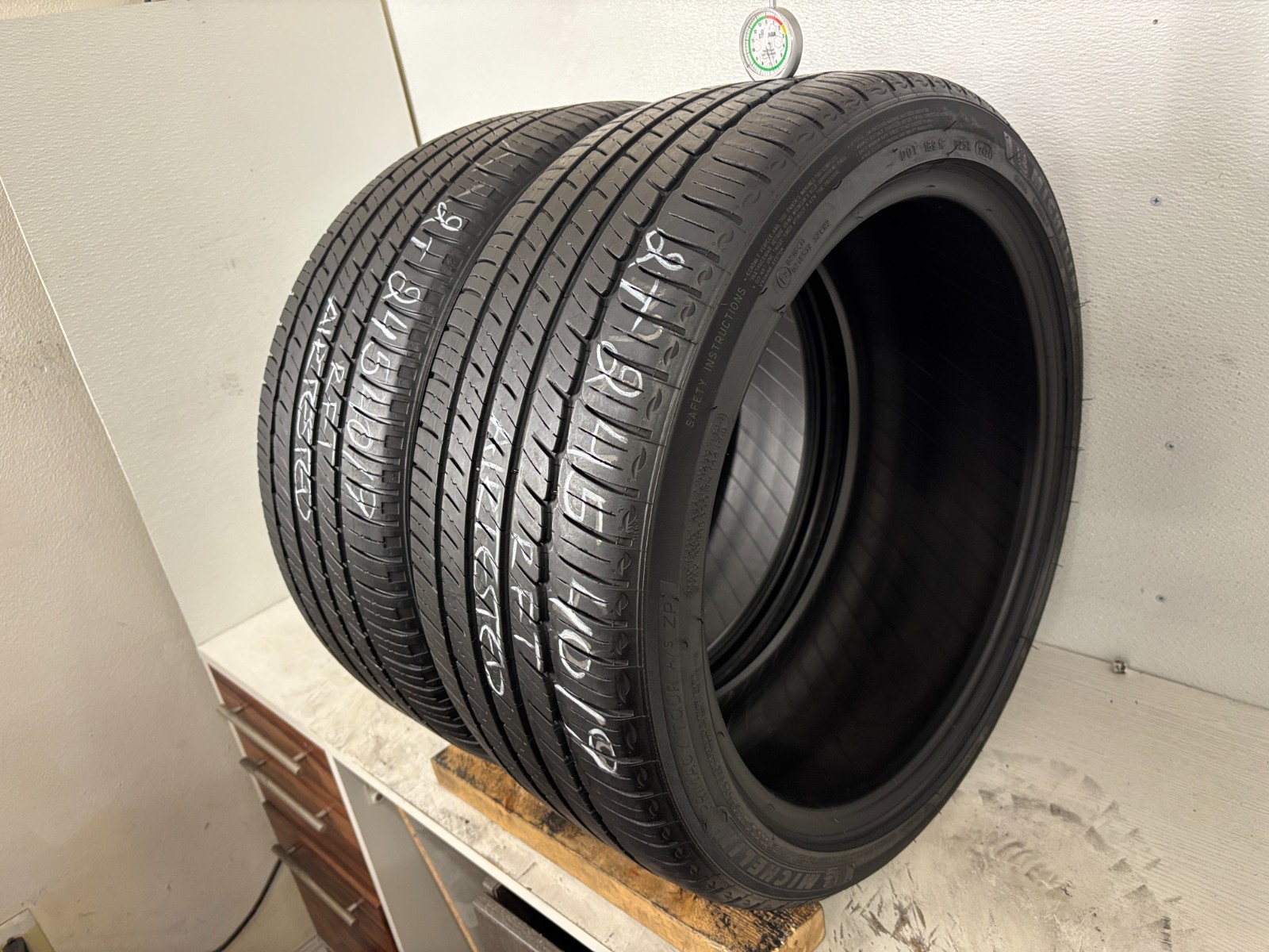 2 Tires 245 40 19 Michelin Primacy Tour A/S Run Flat (6.00-6.50/32=70-76% Tread)