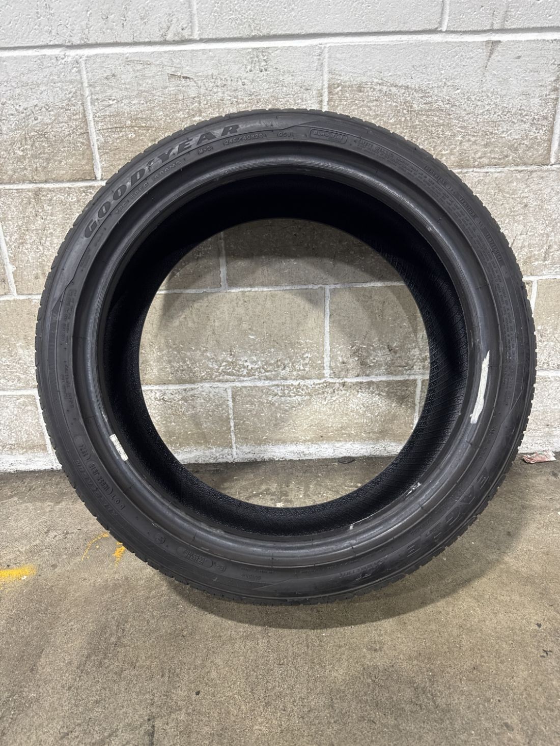 1x P245/40R20 Goodyear Eagle F1 Asymmetric A/S RFT 7/32 95 V Used Tire 2454020