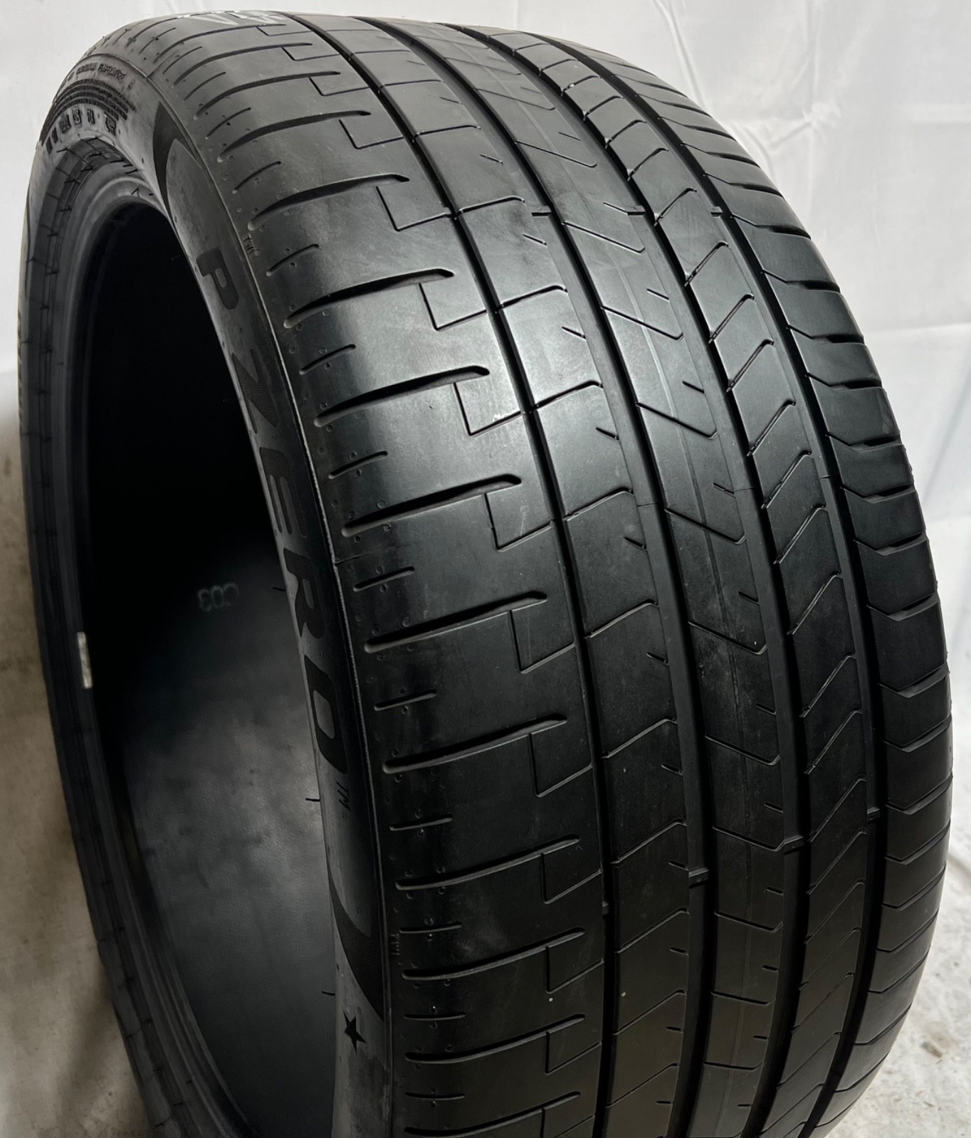 1 – NICE 285/35R21 XL (105Y) Pirelli P Zero PZ4 (*) BMW OEM – 4046