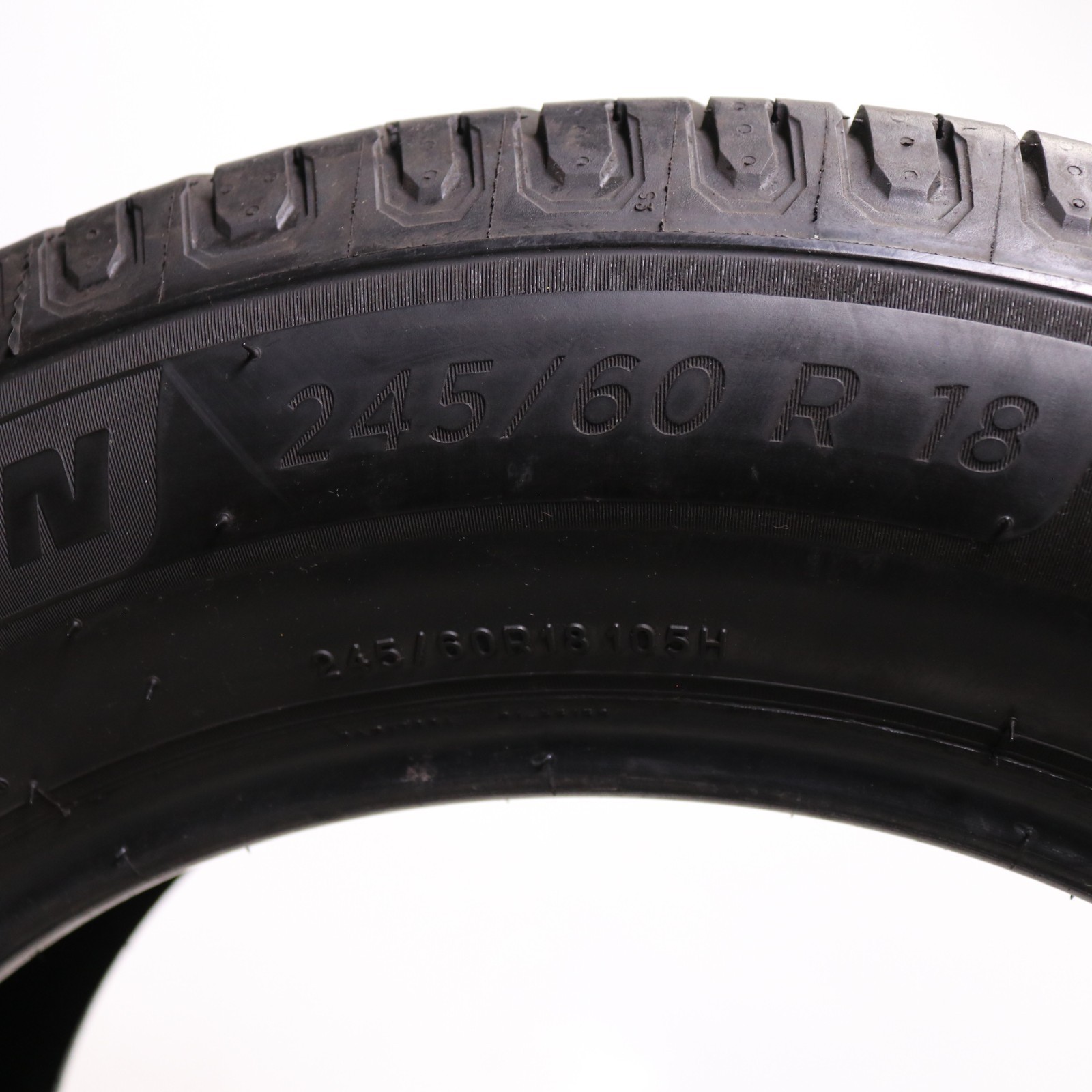 Set of 2 Used 245/60R18 Michelin Defender 2 – 105H – 9-10/32