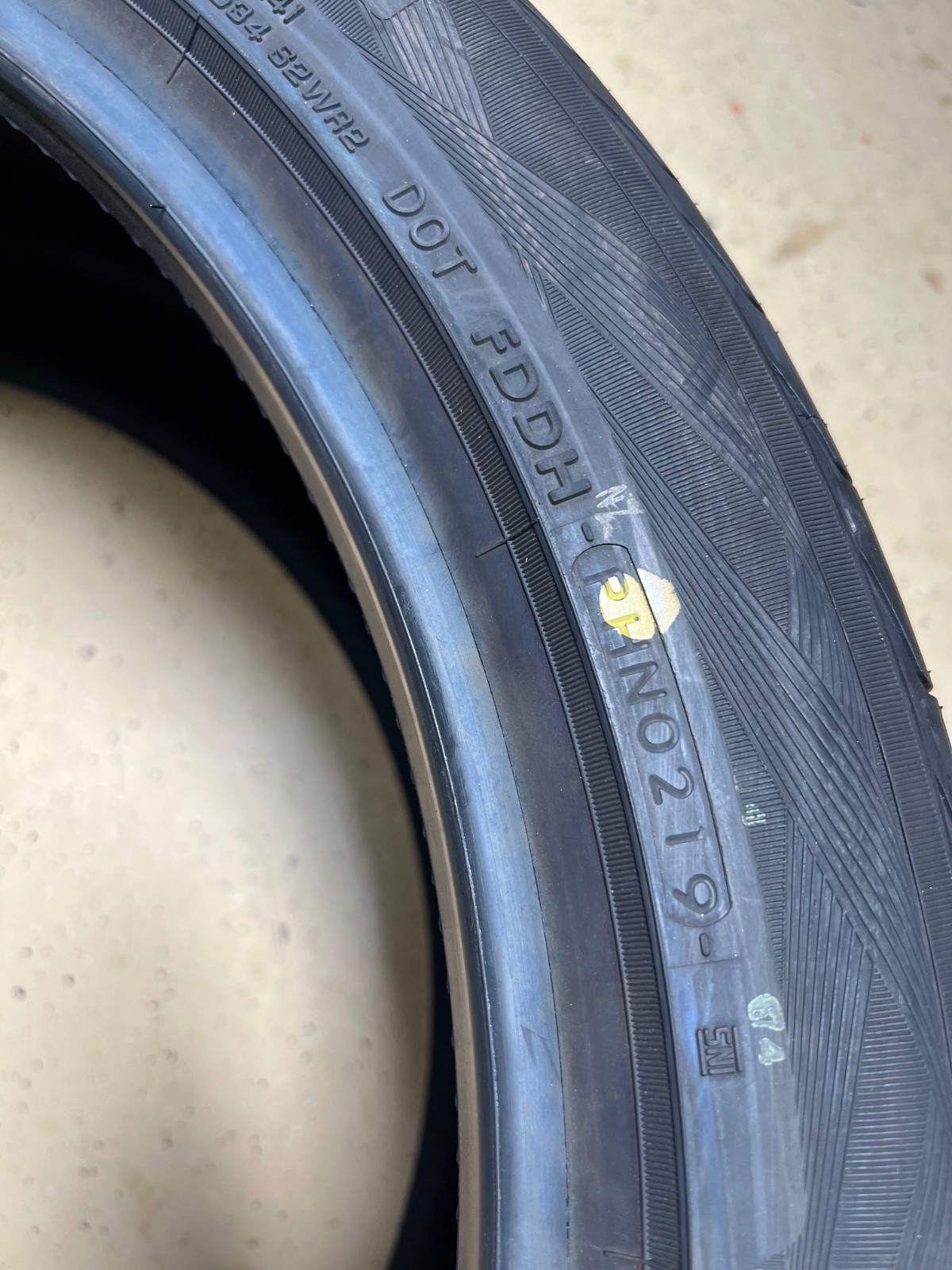 1 – NEW 255/40ZR20 XL (101Y) Yokohama Advan Sport V105 (N-0) Porsche OEM – 7142