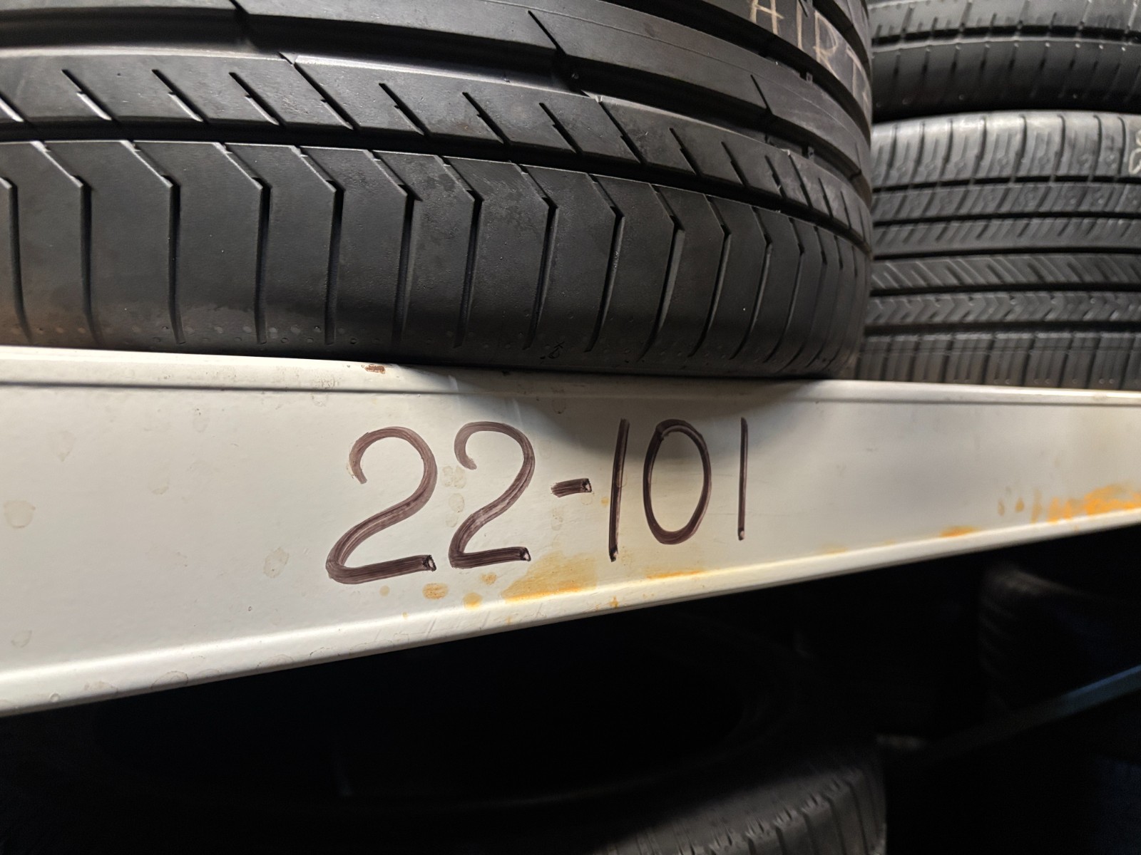 2 tires 295 40 22 Goodyear Eagle F1 Asymmetric SUV 8.50-9.00/32 = 94-100% Tread