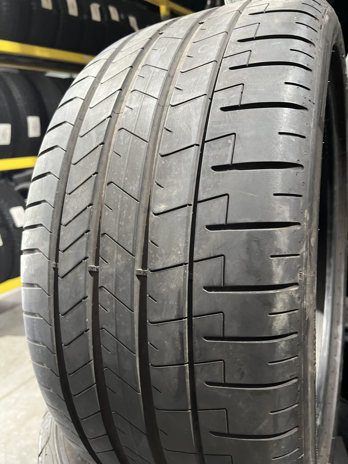 1 Tire Pirelli P Zero PZ4 ★ BMW 285/35R21 105Y DOT.1323 6.25/32