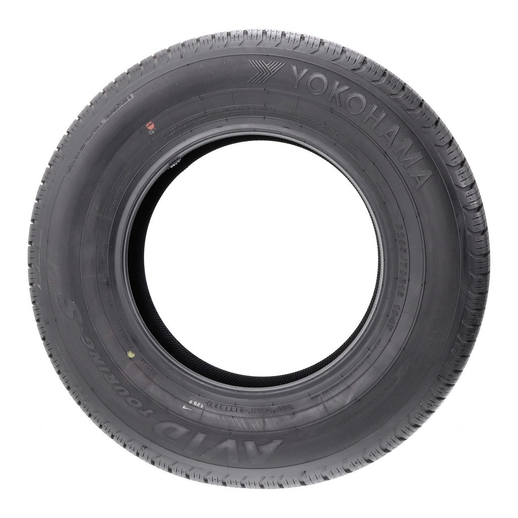 New 235/70R16 Yokohama Avid Touring S 104T – 11/32