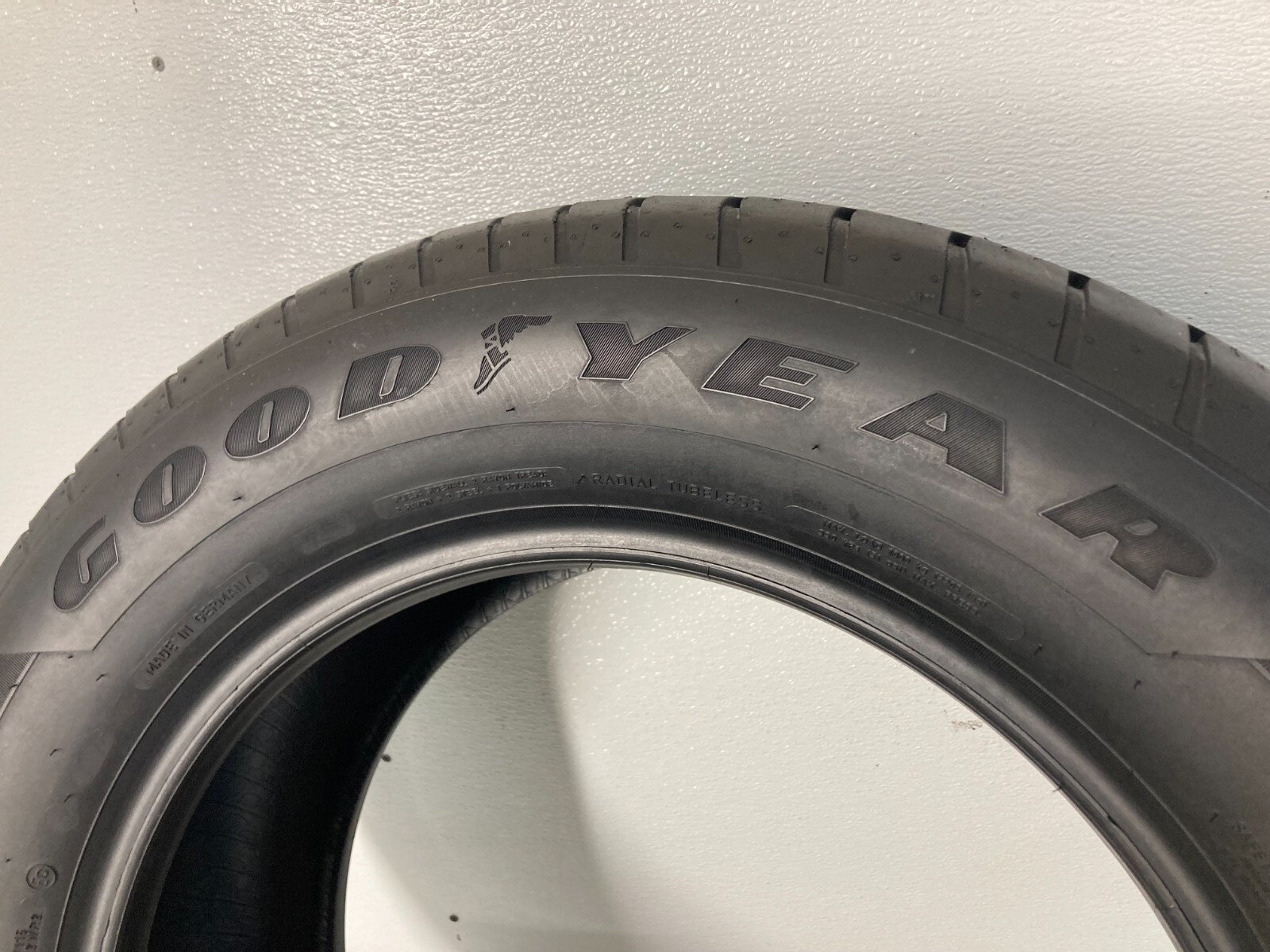 1 Tire 255 60 18 Goodyear Eagle Sport AO A/S (8.0/32 Tread) 108H