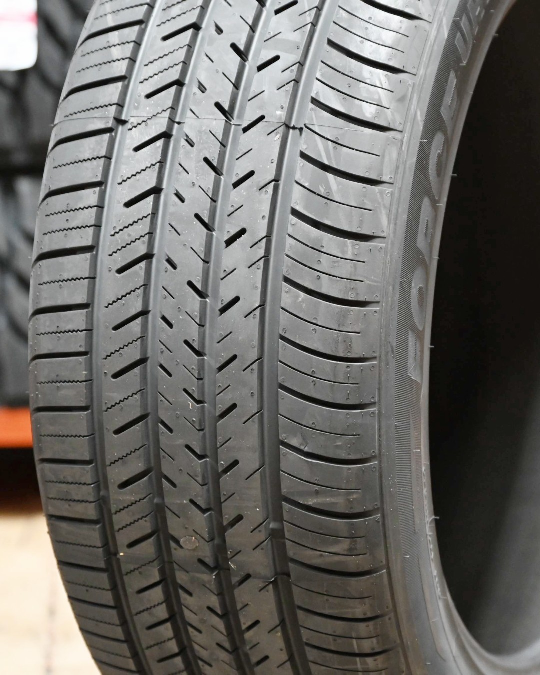 2 NEW ATLAS FORCE UHP 225/40R18 92Y 2254018 R18