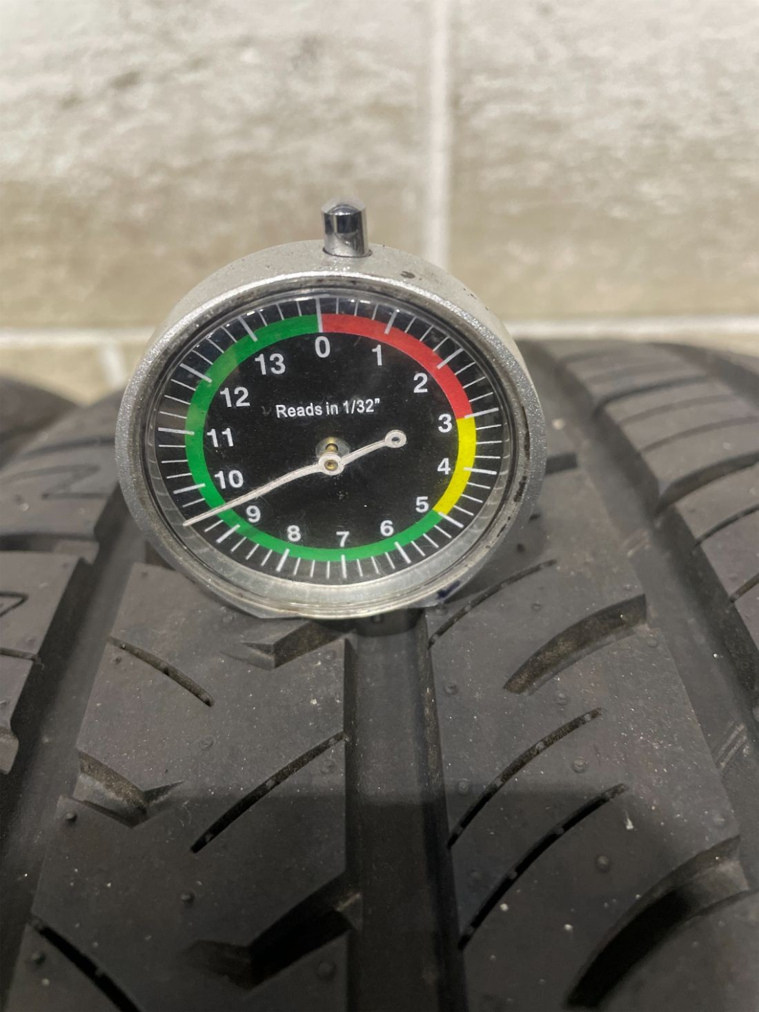 2x P255/45R20 Advanta HPZ-02 9/32 105 W Used Tires 2554520