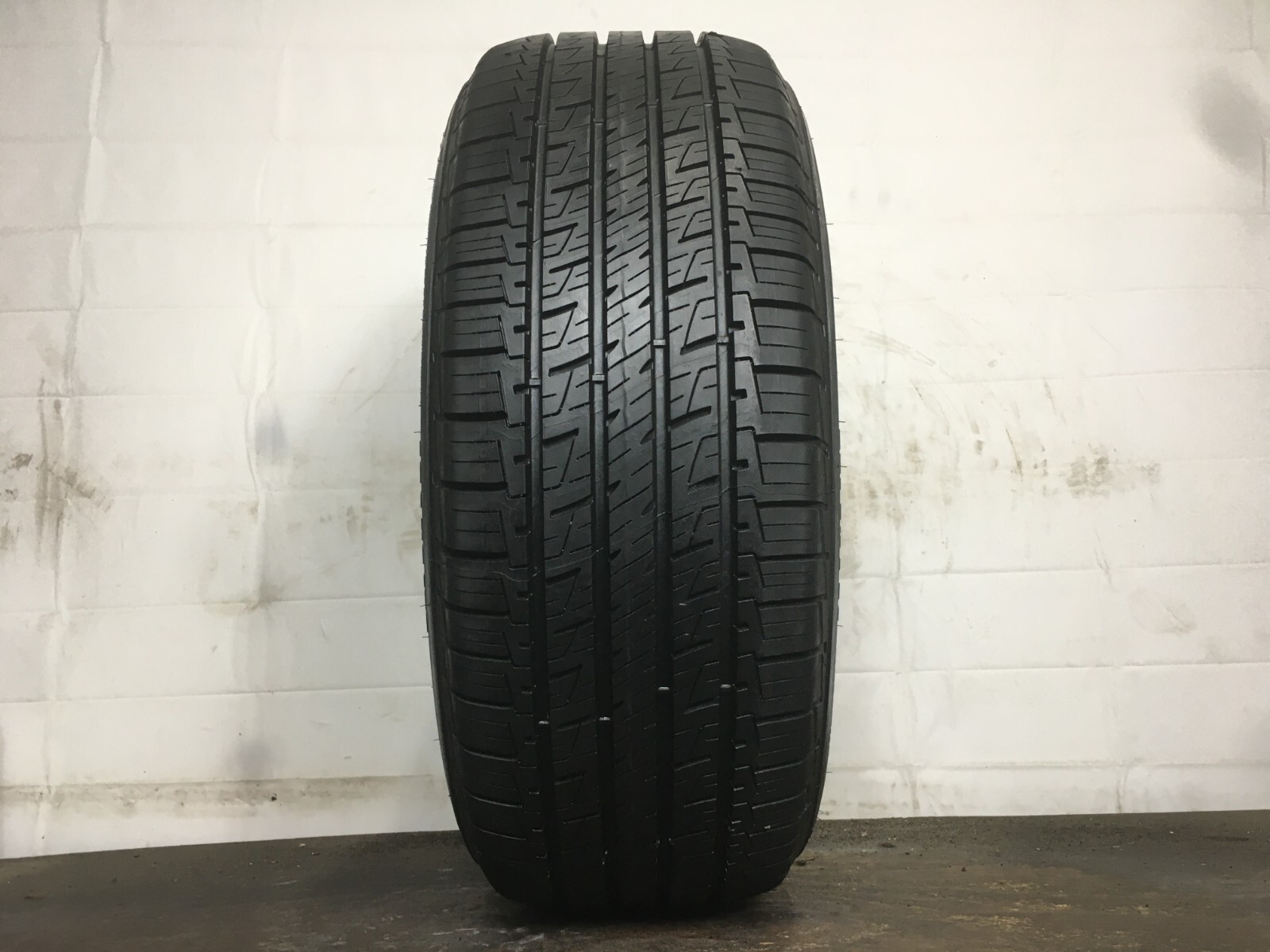 [1] Goodyear Assurance MaxLife P235/50R19 235 50 19 Tire – Driven Once