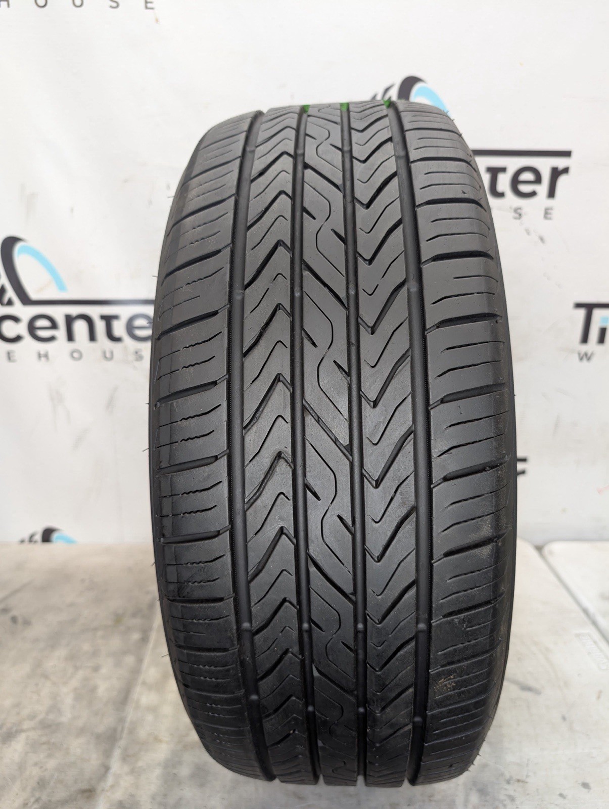 LIKE NEW 225/55R16 Toyo Extensa A/S II – 99H – 9.5/32