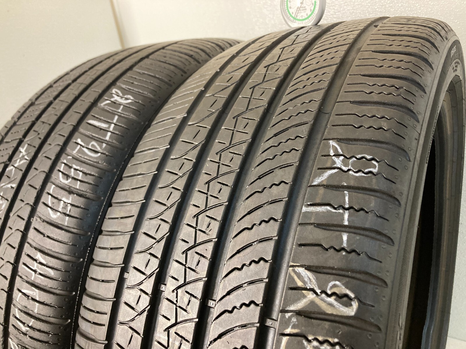 NO SHIPPING ONLY LOCAL PICK UP 2 Tires 255 40 21 Pirelli Scorpion Zero VOL