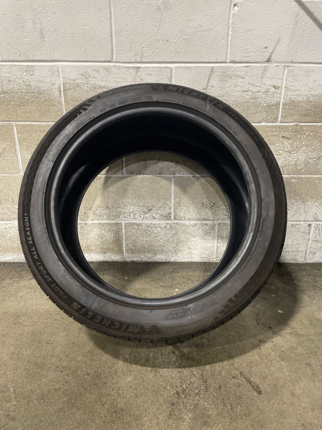 1x P295/40R21 Michelin Pilot Sport A/S 4 8/32 111 Y Used Tire 2954021