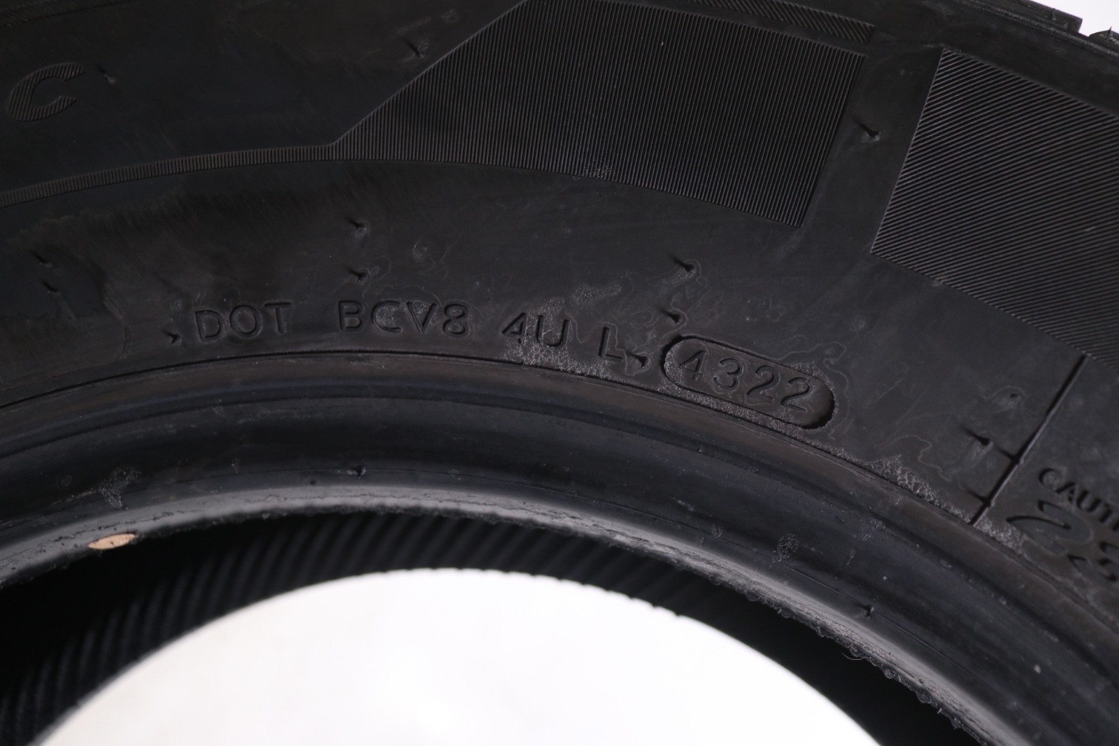 Set of 2 Used 235/65R16C Laufenn X FIT VAN LV01 – 121/119R – 9-9.5/32 No Repairs