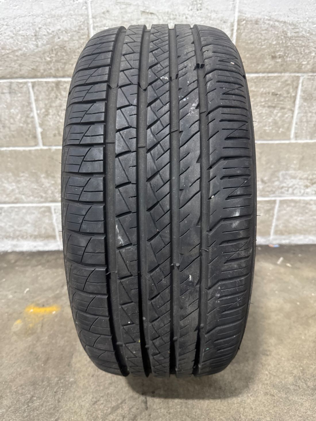 1x P245/40R20 Goodyear Eagle F1 Asymmetric A/S RFT 7/32 95 V Used Tire 2454020