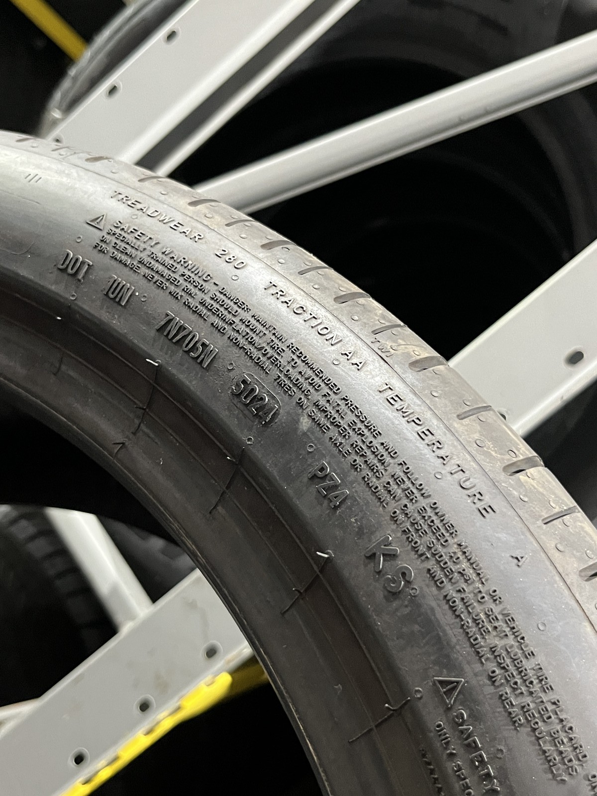 1 Tire Pirelli P Zero PZ4 Run Flat ★ BMW 275/40R22 107Y DOT.5024 8/32