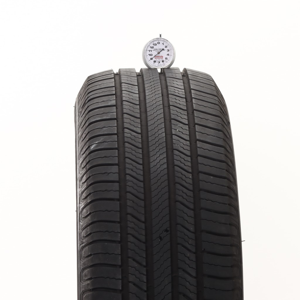 Set of (4) Used 235/65R17 Michelin Defender 2 104H – 9-10/32