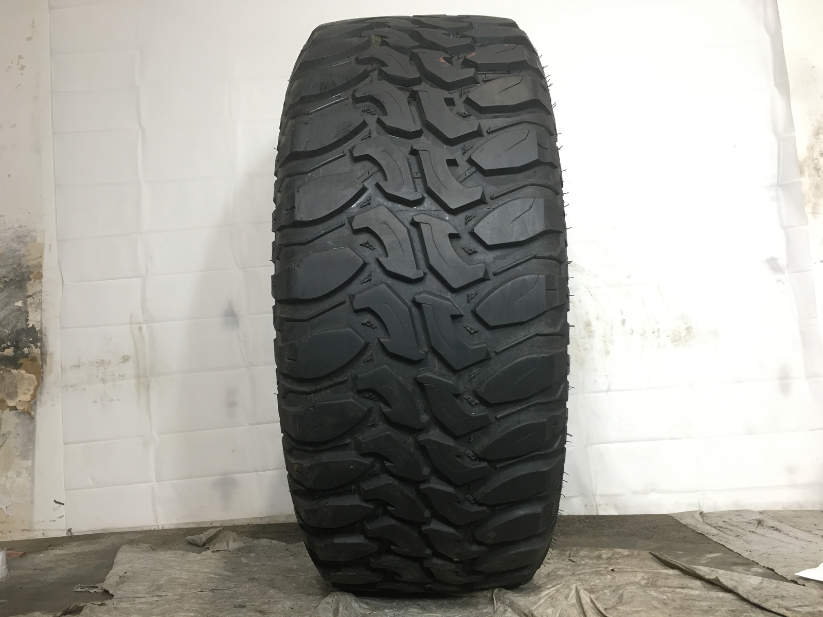 Radar Renegade R7 M/T Load E OWL LT37/13.50R22 37 13.5 22 Tire 15.0-16.0/32