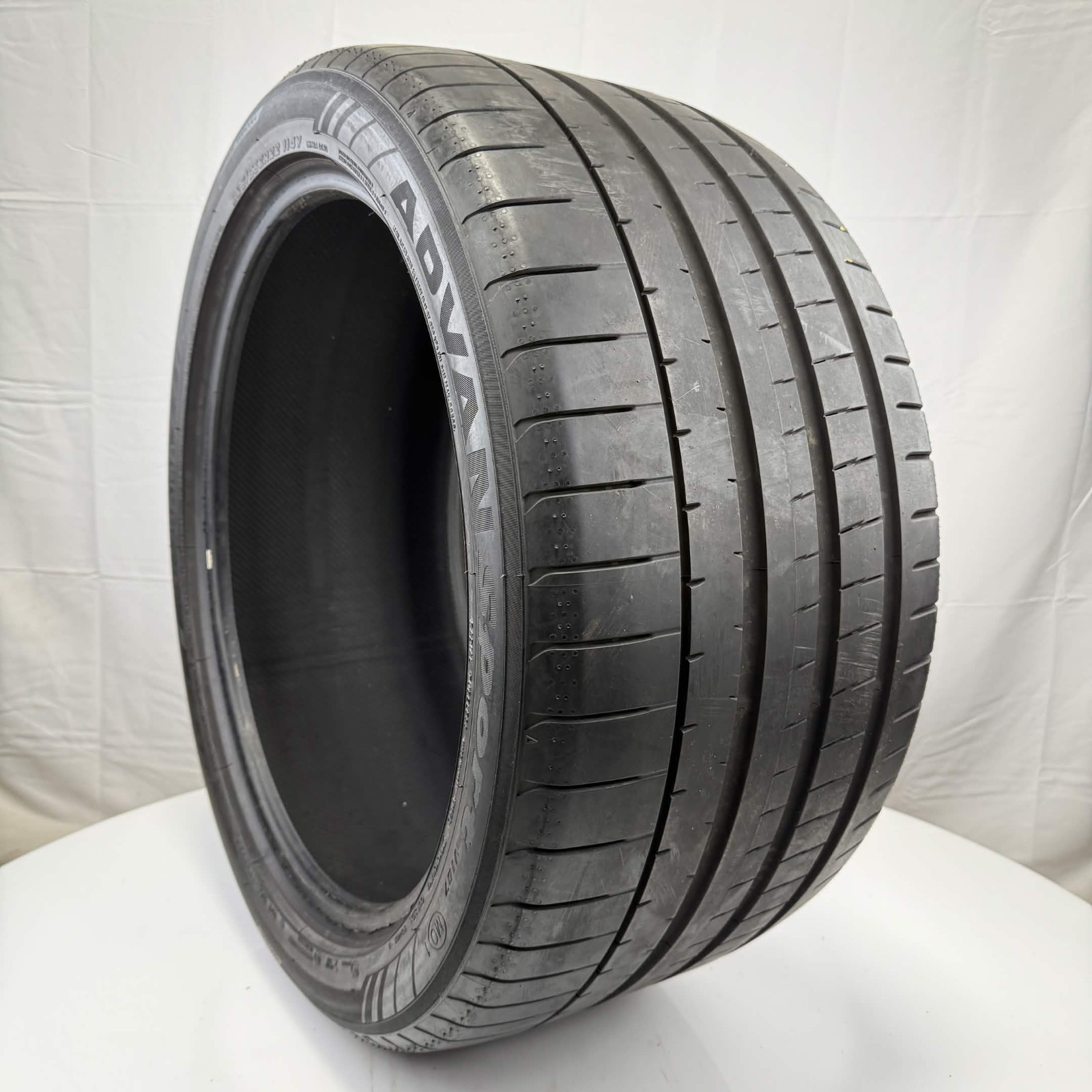 Used 325/35ZR22 Yokohama Advan Sport V107 MO1 114Y 8.5/32 (DOT 19)