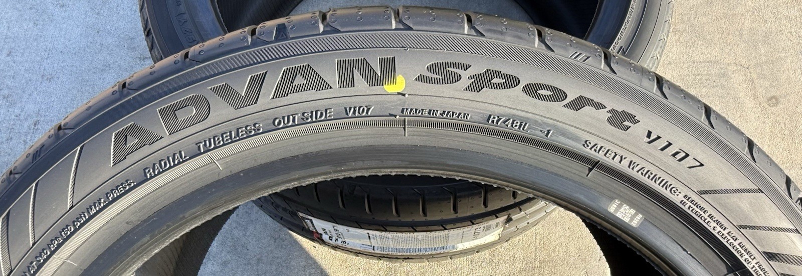 Set of FOUR BRAND NEW 265/35ZR18 (97Y) Yokohama ADVAN Sport V107 Tires 2653518