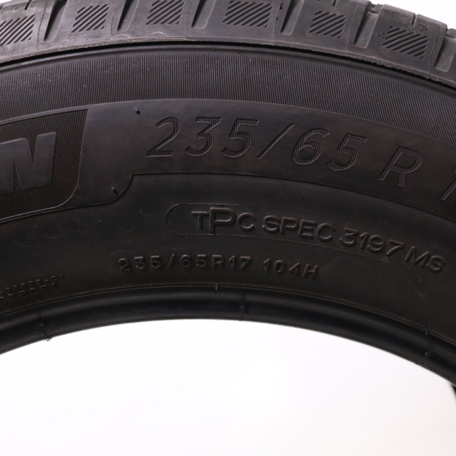 Set of 2 Used 235/65R17 Michelin Primacy A/S – 104H – 6.5/32 No Repairs