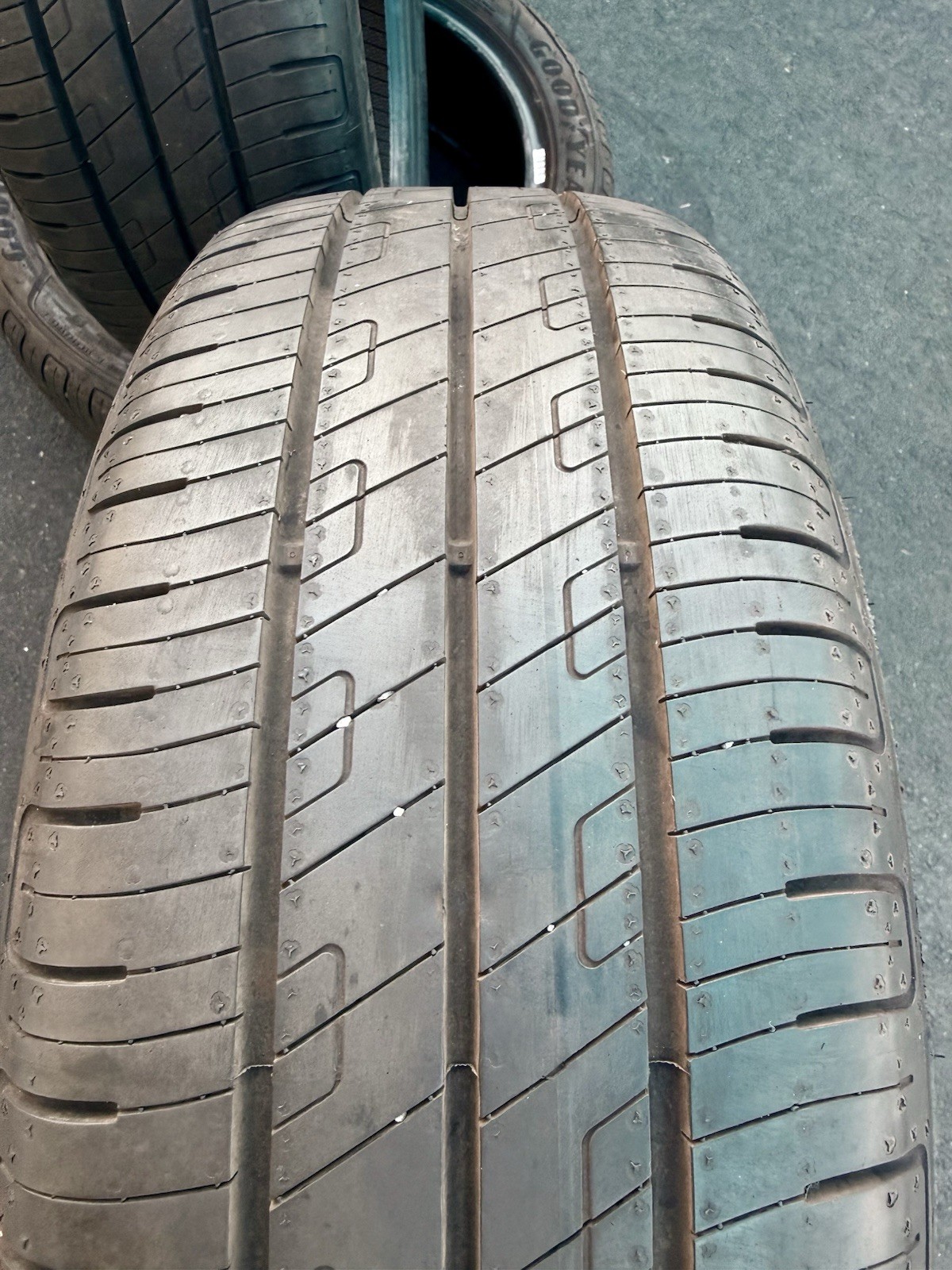 4- 205/45R17 Goodyear Efficient Grip 88V 8.5/32 DOT 2923 1M62