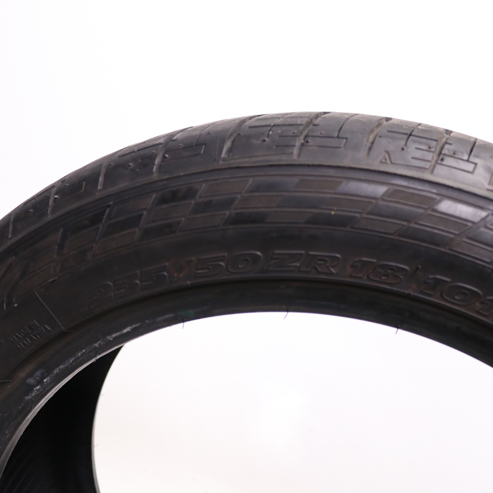 Set of 2 Used 235/50ZR18 Road Hugger GTZ – 101W – 9-10/32