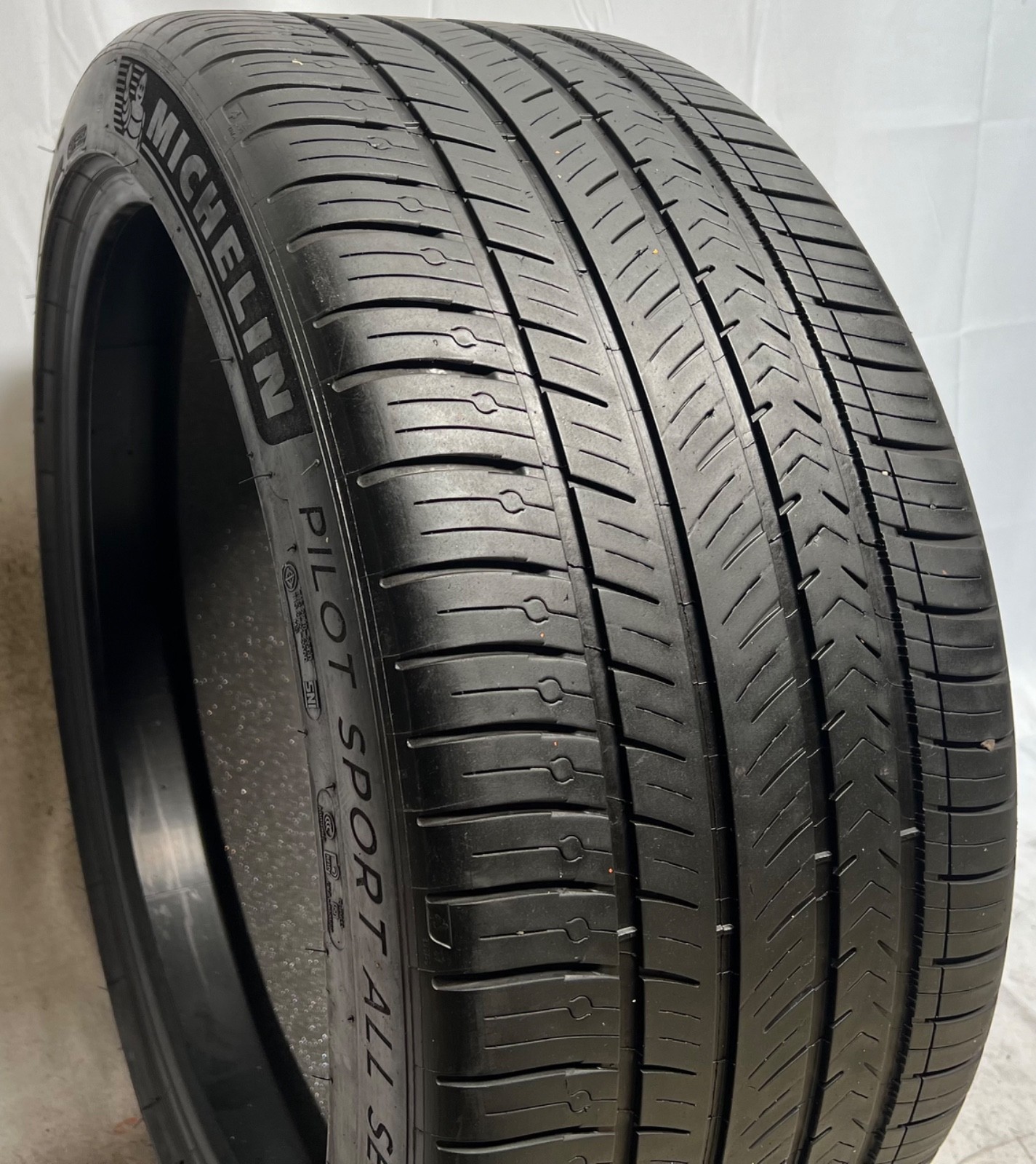 1 – HL 305/35R23 XL (114Y) Michelin Pilot Sport All Season 4 Acoustic (LR) 4136