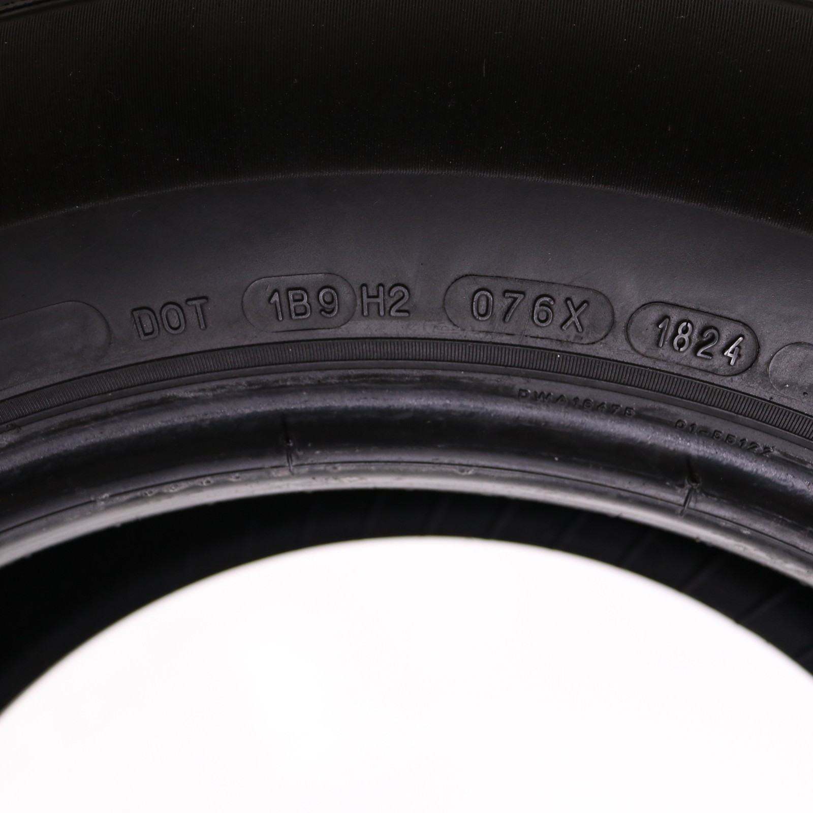 Set of 2 Used 235/65R17 Michelin X Tour A/S 2 – 104H – 8.5-9.5/32