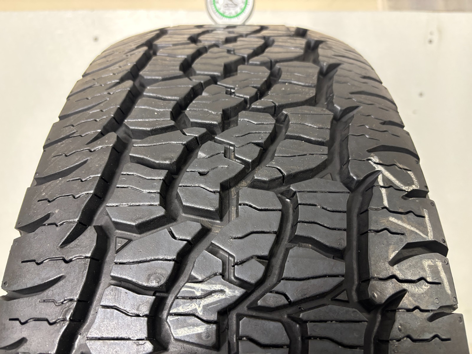 1 Tire 275 65 18 Bfgoodrich Trail Terrain T/A (12.00/32 Tread Left) 116T