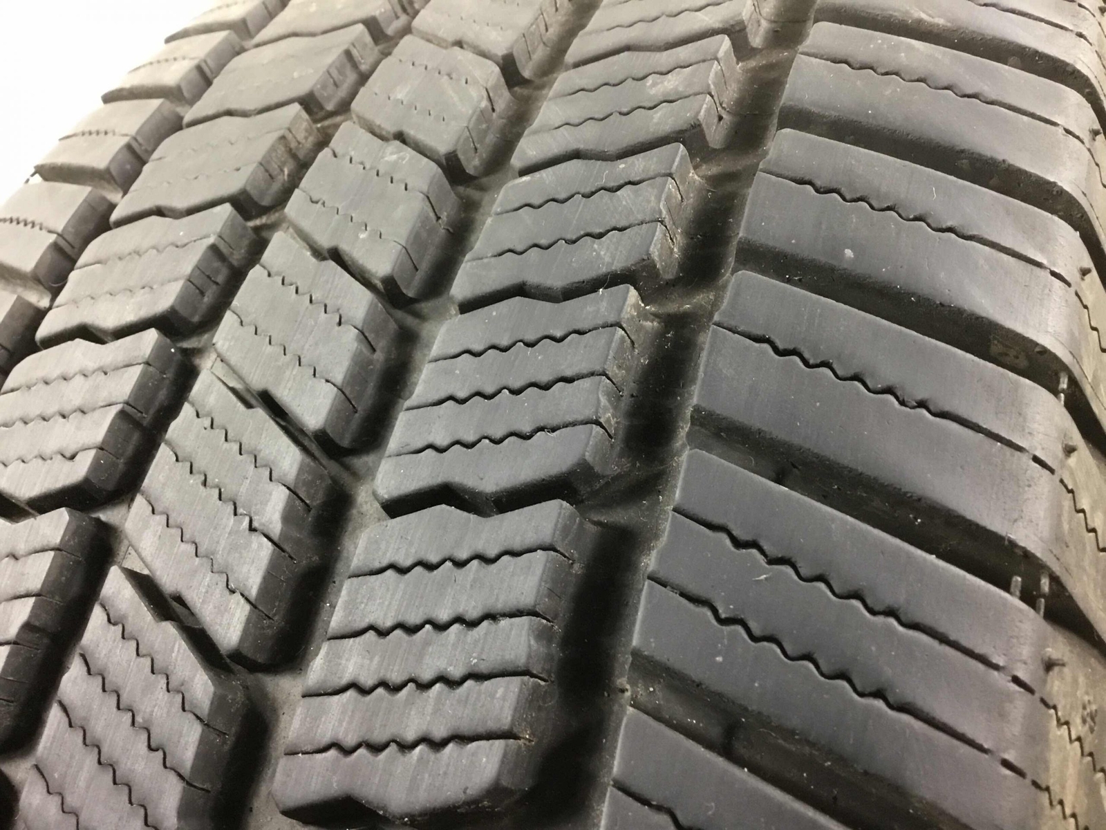 P275/65R18 Michelin Defender LTX M/S 116 T Used 8/32nds