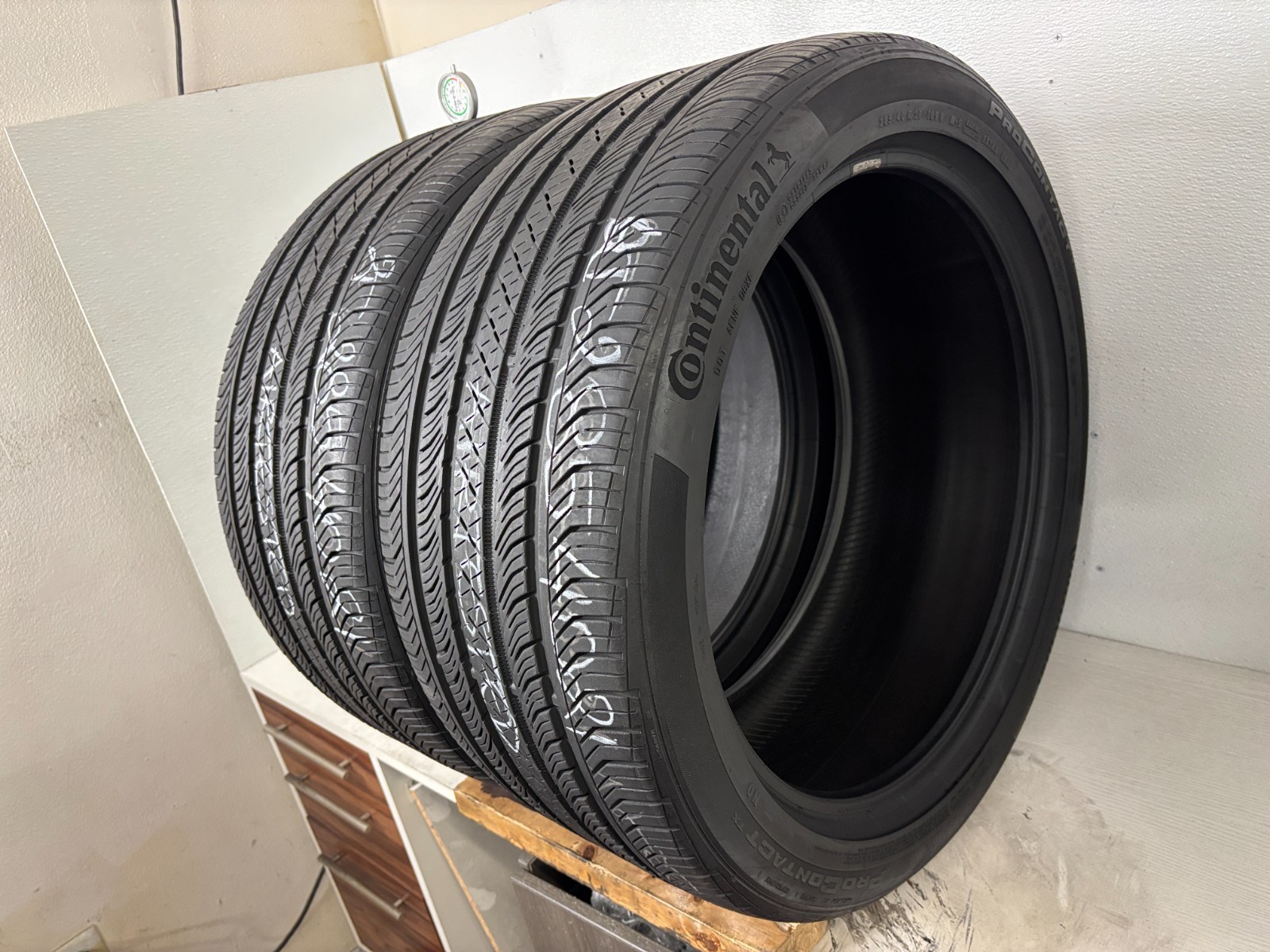 NO SHIPPING ONLY LOCAL PICK UP 2 Tires 285 40 21 Continental Pro Contact TX N0