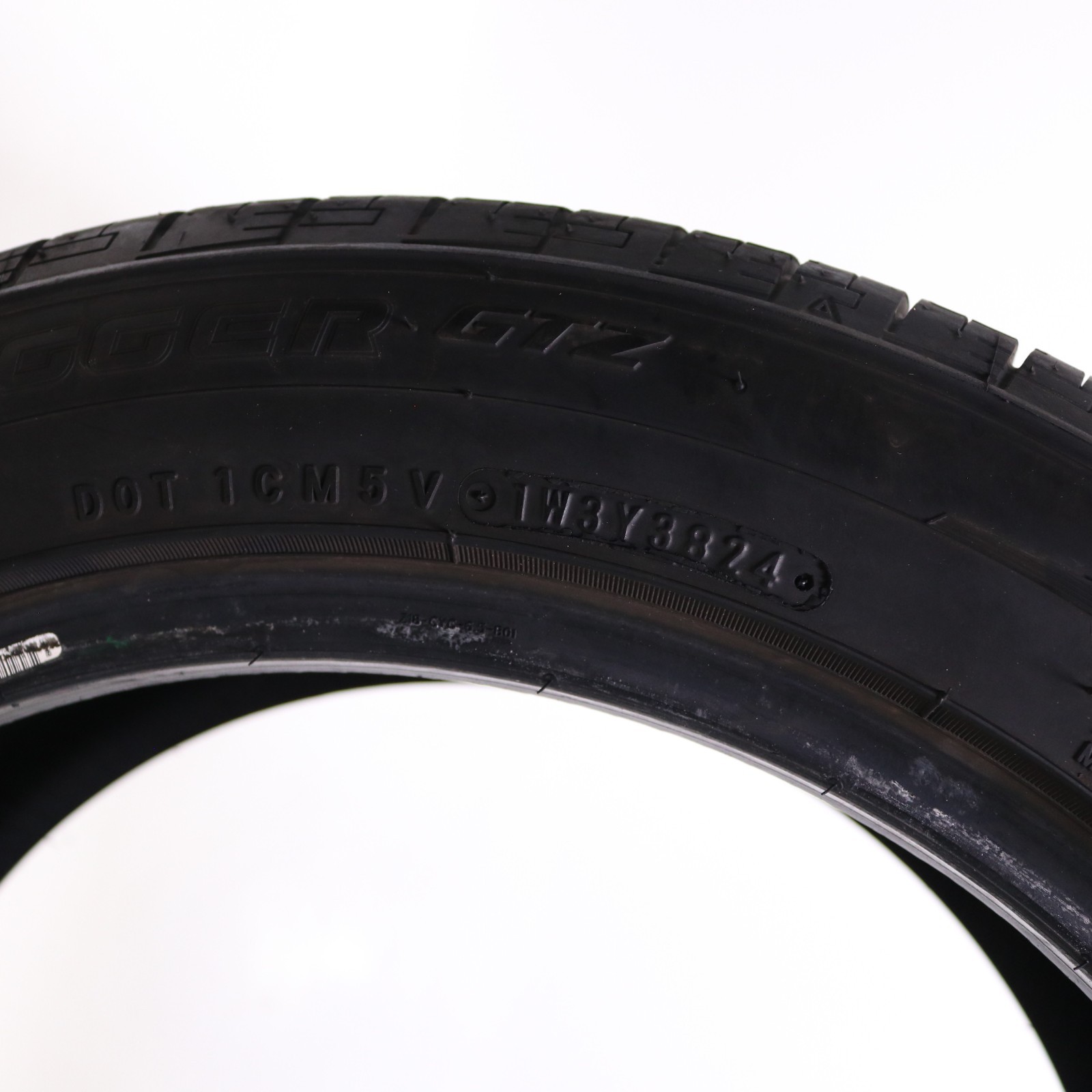 Set of 2 Used 235/50ZR18 Road Hugger GTZ – 101W – 9-10/32