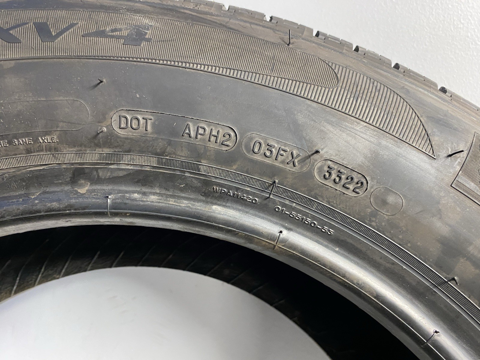 Single (1) Michelin Primacy MXV4 All Season Tire 235/65R17 103T 235 65 17