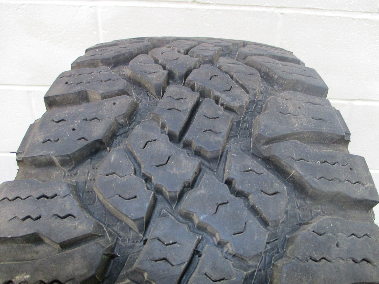 LT275/70R18 Goodyear Wrangler Duratrac 125 Q Used 13/32nds